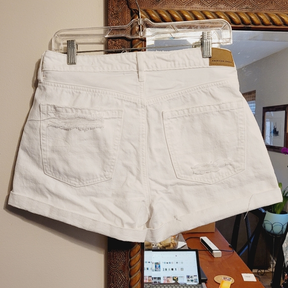 AE Low-Rise Denim Tomgirl Short White American Eagle Distressed Size 4 - Picture 8 of 8
